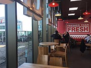 Blick im 1. Stock des Five Guys auf die Riem Arcaden (©Foto:Martin Schmitz)